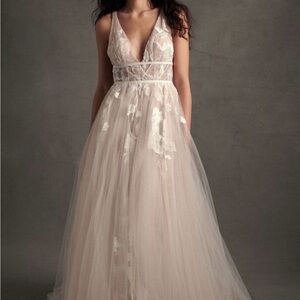 Hearst Willoby by Waters Wedding Dress Size 4 With Free Veil